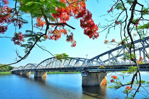 Xứ Huế da diết yêu thương trong trang văn của Hoàng Phủ Ngọc Tường