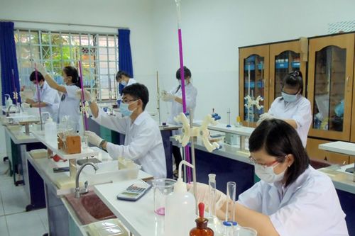 Nhân viên thiết bị trường học có được nghỉ hè 8 tuần?