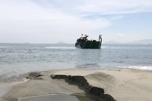 Nạo vét khai thông tuyến luồng, lạch cửa biển Cửa Đại (Hội An)