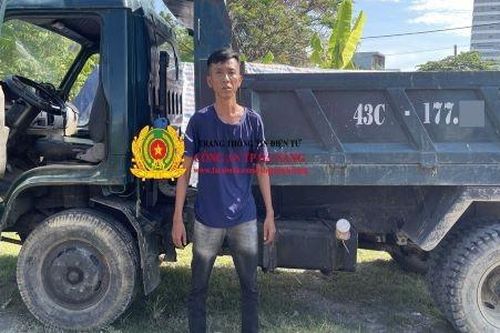 Liều lĩnh ăn trộm cả xe tải