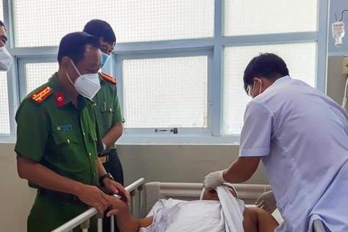 Trưởng công an xã bị chém trọng thương khi ngăn nhóm thanh niên đánh nhau