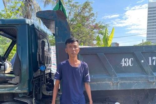 Bắt giữ đối tượng trộm ô tô tải đậu trên phố