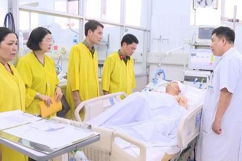 Một chiến sỹ công an Thanh Hóa bị trúng đạn