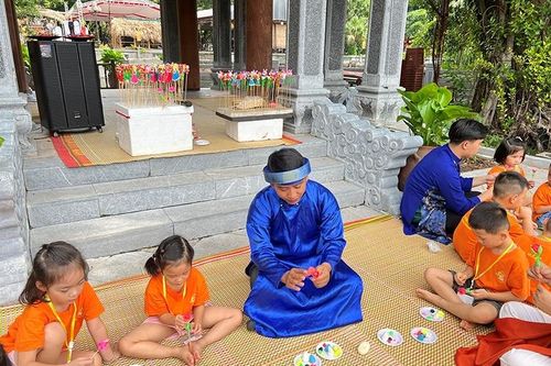 Trải nghiệm giáo dục di sản 'Ký ức mùa trăng' tại Văn Miếu - Quốc Tử Giám