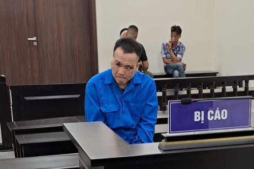 Chém bạn vì tranh cãi gọi tên nhân viên quán karaoke