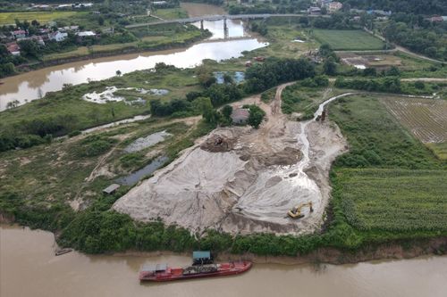 Dừng hoạt động khai thác cát tại một số vị trí bị sạt lở nghiêm trọng trên sông Krông Ana