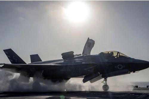 Nhóm tìm kiếm chiến cơ F-35 mất tích phát hiện các mảnh vỡ
