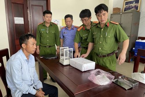 Kiểm sát bắt giữ, lấy lời khai đối tượng mua bán trái phép chất ma túy