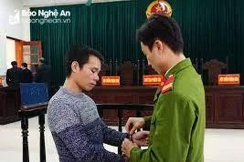 Án mạng chỉ vì... cái đuôi bò