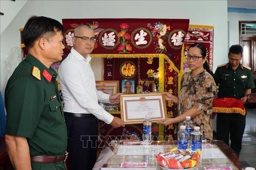 Truy tặng Bằng khen Trung tá Trương Hồng Kỳ dũng cảm cứu người