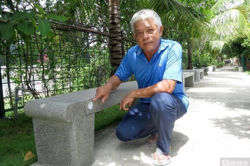 Người 'nhốt' rác thải nhựa vào bê tông tạo ra vật dụng có giá trị