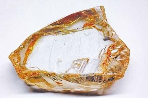 Phát hiện viên kim cương quý hiếm lớn nhất thập kỷ ở Nga, hình dạng kỳ lạ khiến nhiều người tò mò