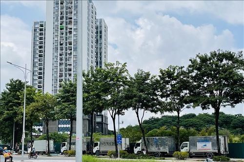 Cần sớm chấn chỉnh vi phạm trên đại lộ Chu Văn An (Hà Nội)