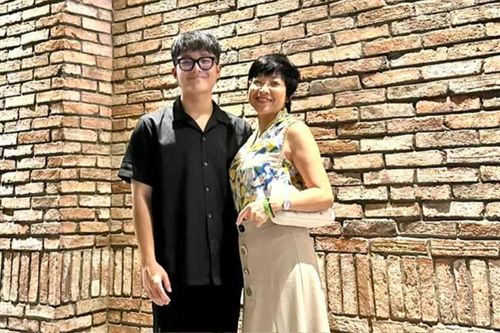 Quý tử nhà NSND Công Lý nhận xét về mẹ, phong thái chuẩn gen hài của 'cô Đẩu'