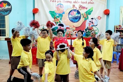Đại sứ Akari và Mottainai mang Trung thu đến với trẻ em mồ côi