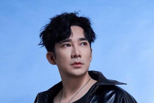 Nam ca sĩ Việt nổi tiếng, 42 tuổi vẫn chưa lấy vợ, ám ảnh chuyện cha và anh mất vì ung thư