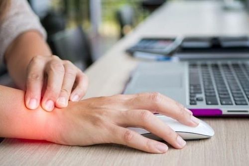 6 bài tập cổ tay dành cho những người dùng máy tính thường xuyên