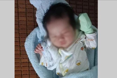 Bé trai 5 ngày tuổi bị bỏ rơi trong đêm cùng lá thư nhói lòng
