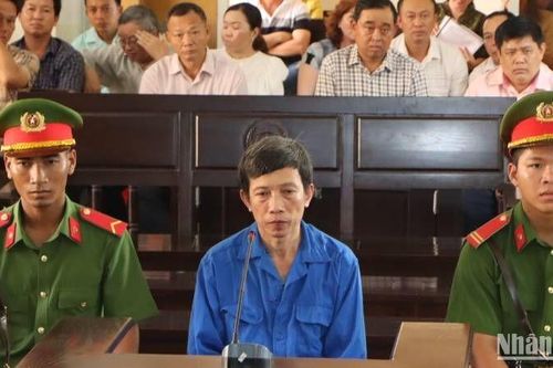 Phạt 24 năm tù vì làm khống 17 sổ đỏ