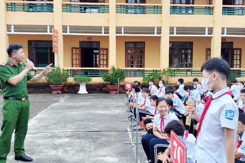 Phú Lương: Trên 3.000 học sinh được tuyên truyền an toàn giao thông