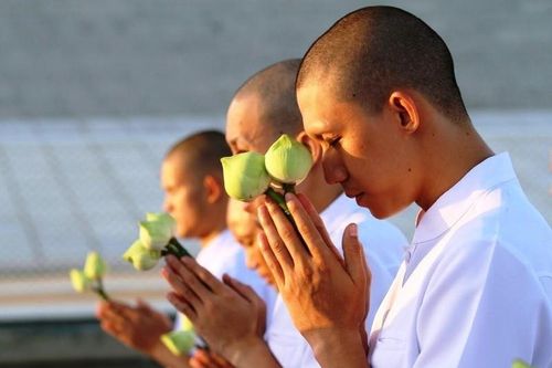 Khuyết giới và phạm giới