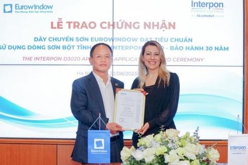 AkzoNobel trao chứng nhận dây chuyền sơn đạt tiêu chuẩn bảo hành 30 năm cho Eurowindow