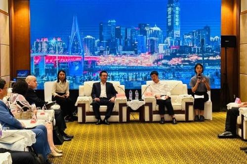 Bộ trưởng Nguyễn Thanh Nghị làm việc với Bí thư Đảng ủy, Chủ nhiệm Ủy ban Nhà ở và Xây dựng Đô thị Nông thôn thành phố Trùng Khánh