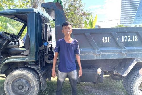 Trộm xe ben, lái đi đổ xăng thì bị bắt