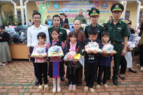 Ấm áp Trung thu cho em tại Sơn La