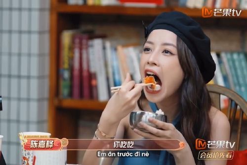 Tập tành review món ăn Trung Quốc, Chi Pu được khán giả khen hết lời