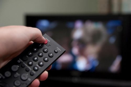 Những sai lầm khi tắt tivi gây tốn điện, máy nhanh hỏng