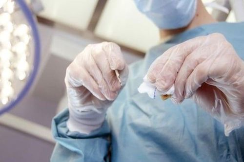 Đang gây tê thì tan ca, bác sỹ bỏ quên bệnh nhân trên giường phẫu thuật