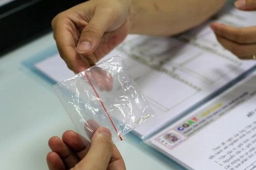 Hành trình từ nhà hộ sinh đến phòng xét nghiệm ADN tìm con cho vợ