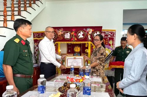 Truy tặng Bằng khen cho Trung tá Trương Hồng Kỳ dũng cảm cứu người