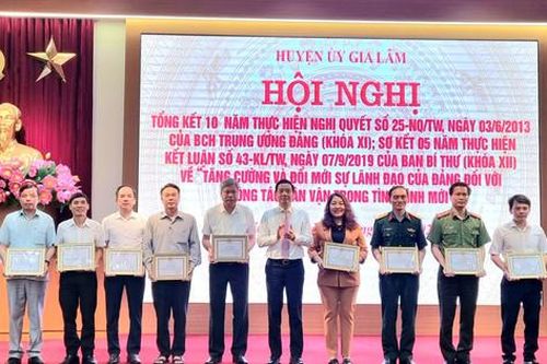 Gia Lâm khen thưởng 50 tập thể, cá nhân có thành tích xuất sắc trong công tác dân vận