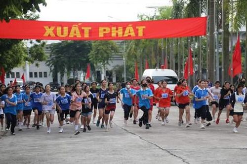 Đan Phượng: 260 VĐV dự việt dã hưởng ứng Giải chạy Báo Hànôịmới lần thứ 48 - Vì hòa bình