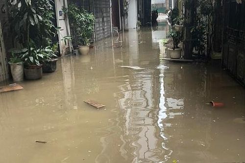 Hà Nội: Người dân phường Bồ Đề khốn khổ vì mỗi lần mưa là bị 'cô lập'