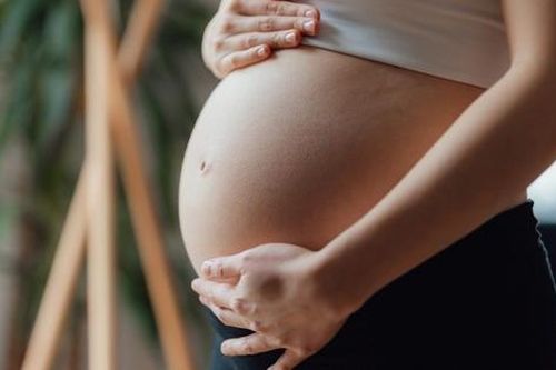Phụ nữ lớn tuổi sinh con 'cho vui nhà' dễ gặp nhiều rủi ro đáng tiếc