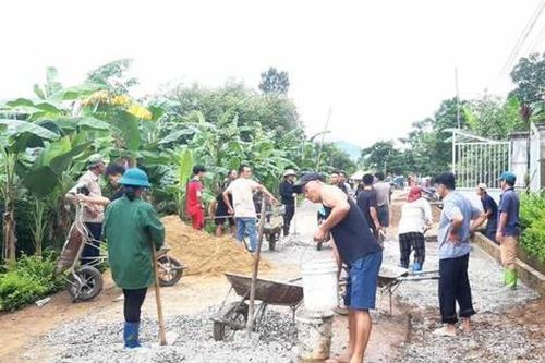 Người lính cụ Hồ kiên trì vận động làm đẹp đường làng Rềnh
