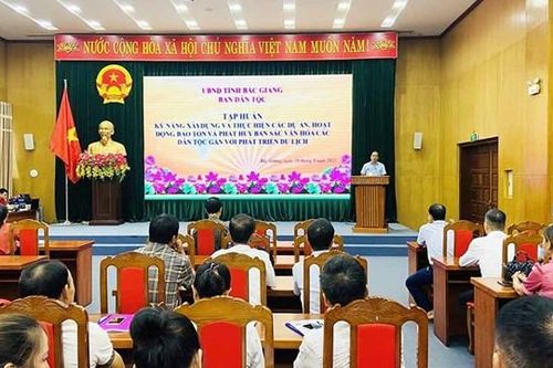Bắc Giang: Hơn 100 học viên được tập huấn Chương trình MTQG 1719