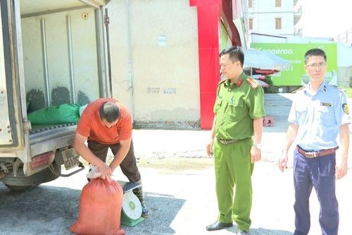 Phát hiện hơn 300kg sản phẩm động vật không rõ nguồn gốc xuất xứ