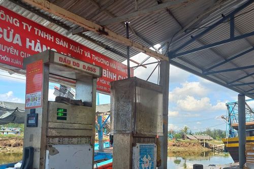 Quảng Ngãi: Giá dầu tăng, ngư dân gặp khó