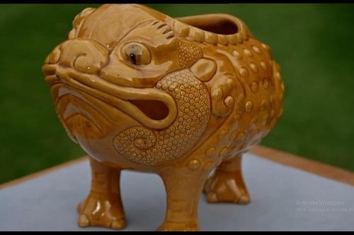 Đem món quà 'xấu xí' đi thẩm định, vỡ òa khi biết giá trị thật