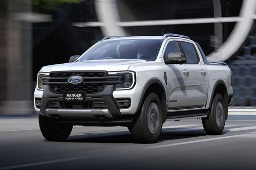Ford Ranger plug-in hybrid 2025 lộ diện, chạy 45km không 'uống' xăng