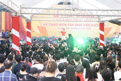 Trường ĐH Kinh doanh và Công nghệ Hà Nội khai giảng năm học 2023 – 2024