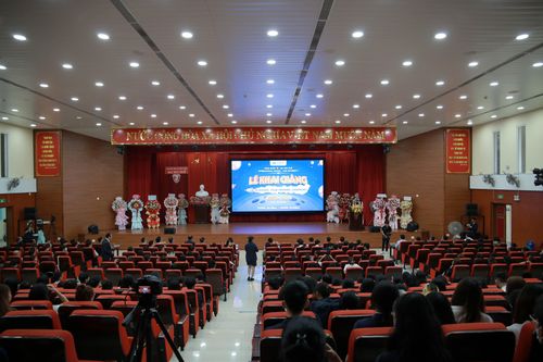 Hơn 600 sinh viên Khoa Quốc tế, ĐH Huế hân hoan khai giảng năm học mới