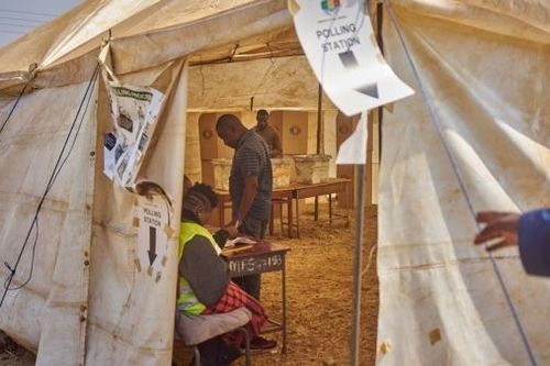 Lo ngại gian lận bầu cử, EU hoãn 5 triệu USD viện trợ cho Zimbabwe
