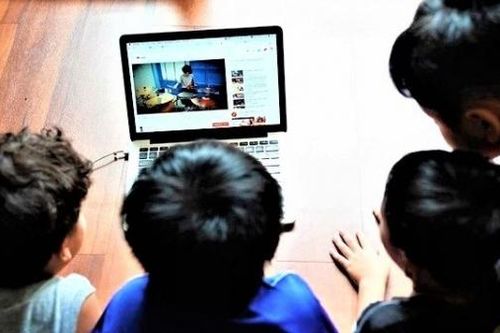 Bảo vệ trẻ em trước 'cạm bẫy' trên Internet: Thực tiễn một số quốc gia