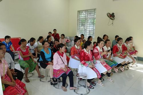Thanh Hóa: Khai giảng lớp học xóa mù chữ cho phụ nữ dân tộc Mông