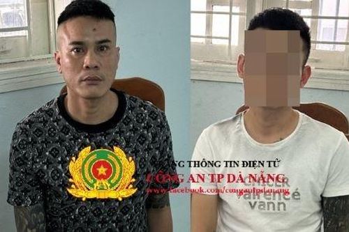 Bắt đối tượng hình sự cộm cán thủ 2 khẩu súng ngắn, 6 viên đạn trong xe ô tô